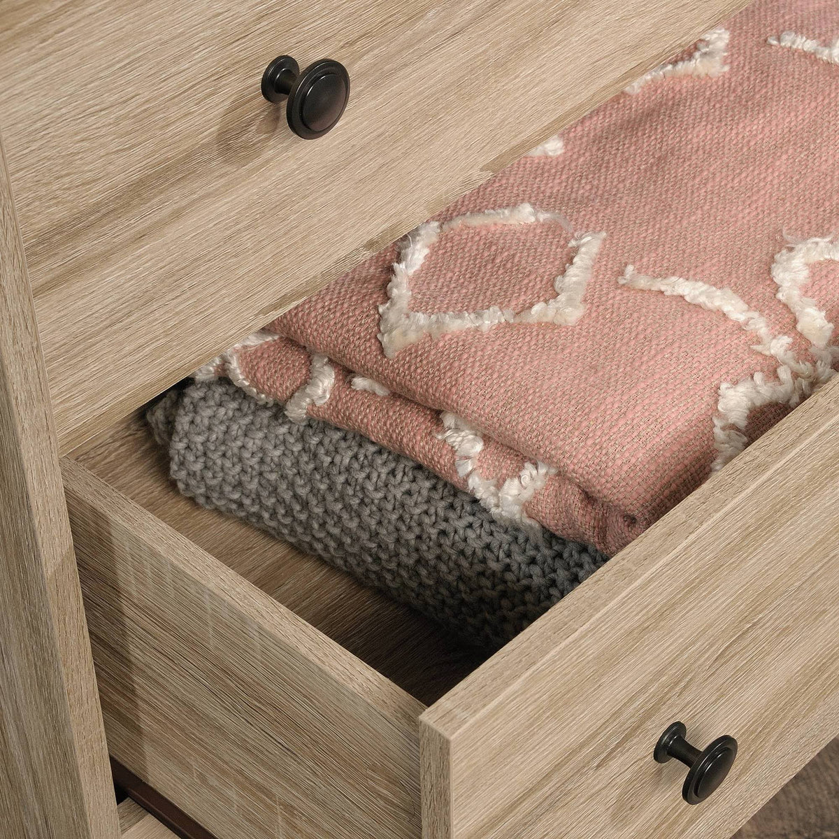 4-Drawer Tall Wood Bedroom Chest in Charter Oak B682