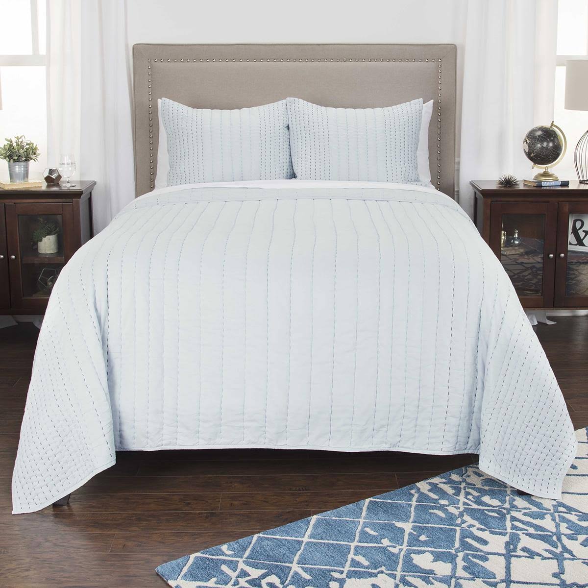 King Quilt in White L2145