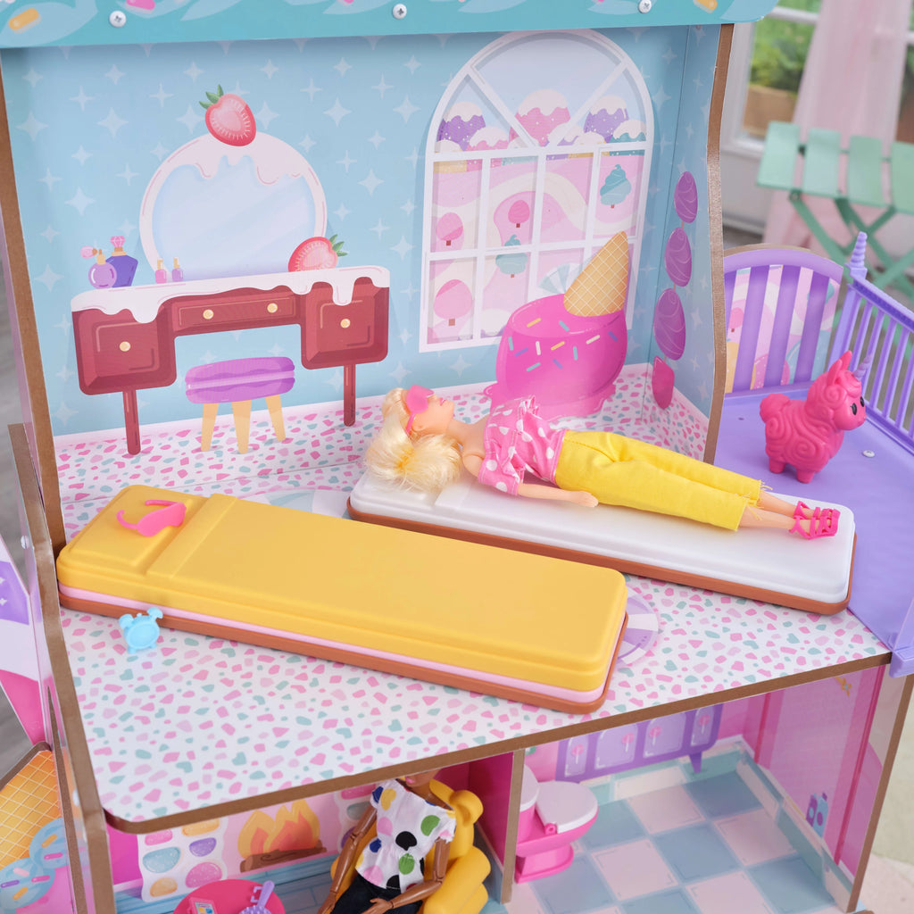 Wooden Dollhouse with Elevator 28 Accessories D777